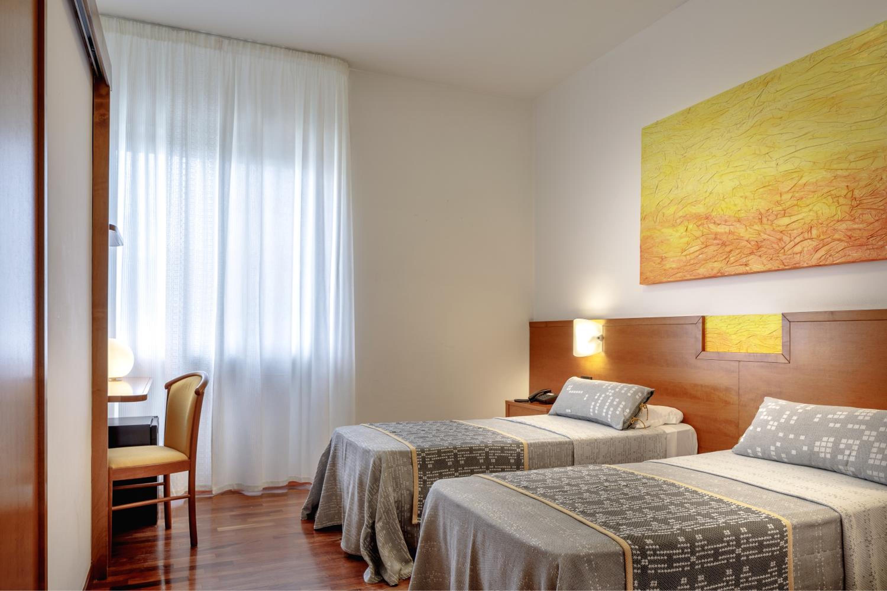 Twin Room - Disability Access photo 1