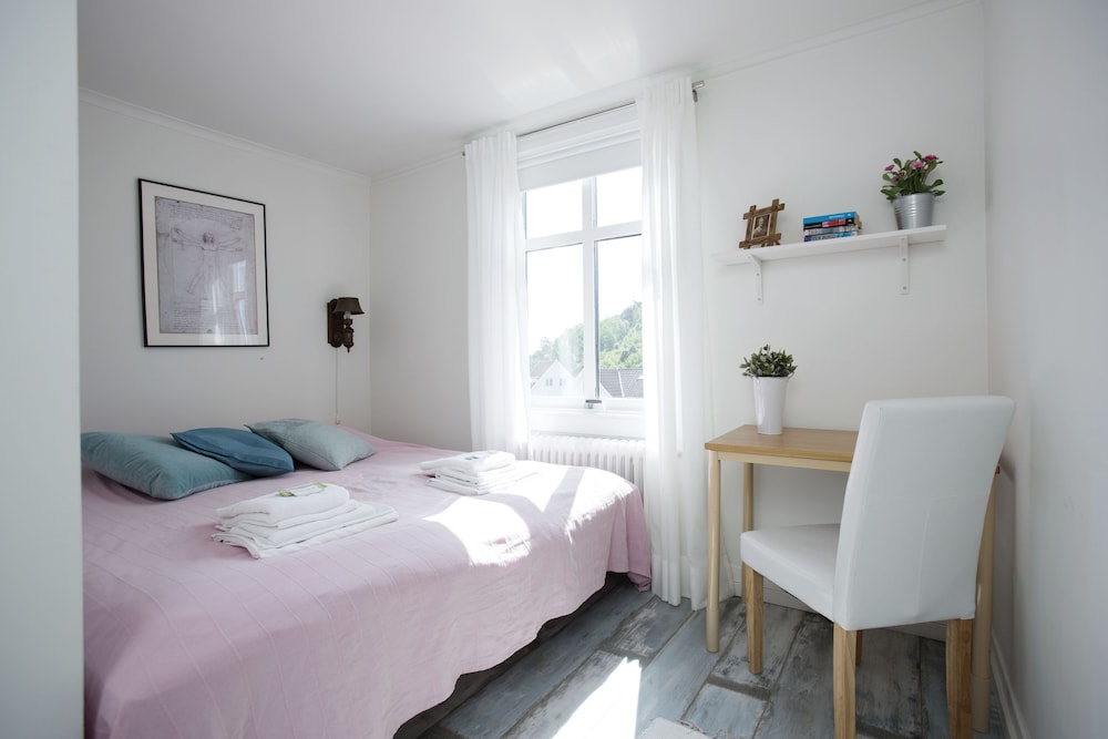 Double Room, Shared Bathroom (Small, 6) photo 1