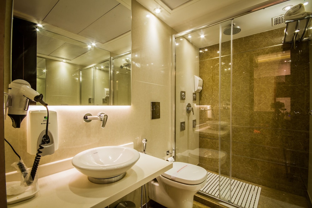 Executive Room, 1 King Bed, Accessible photo 3