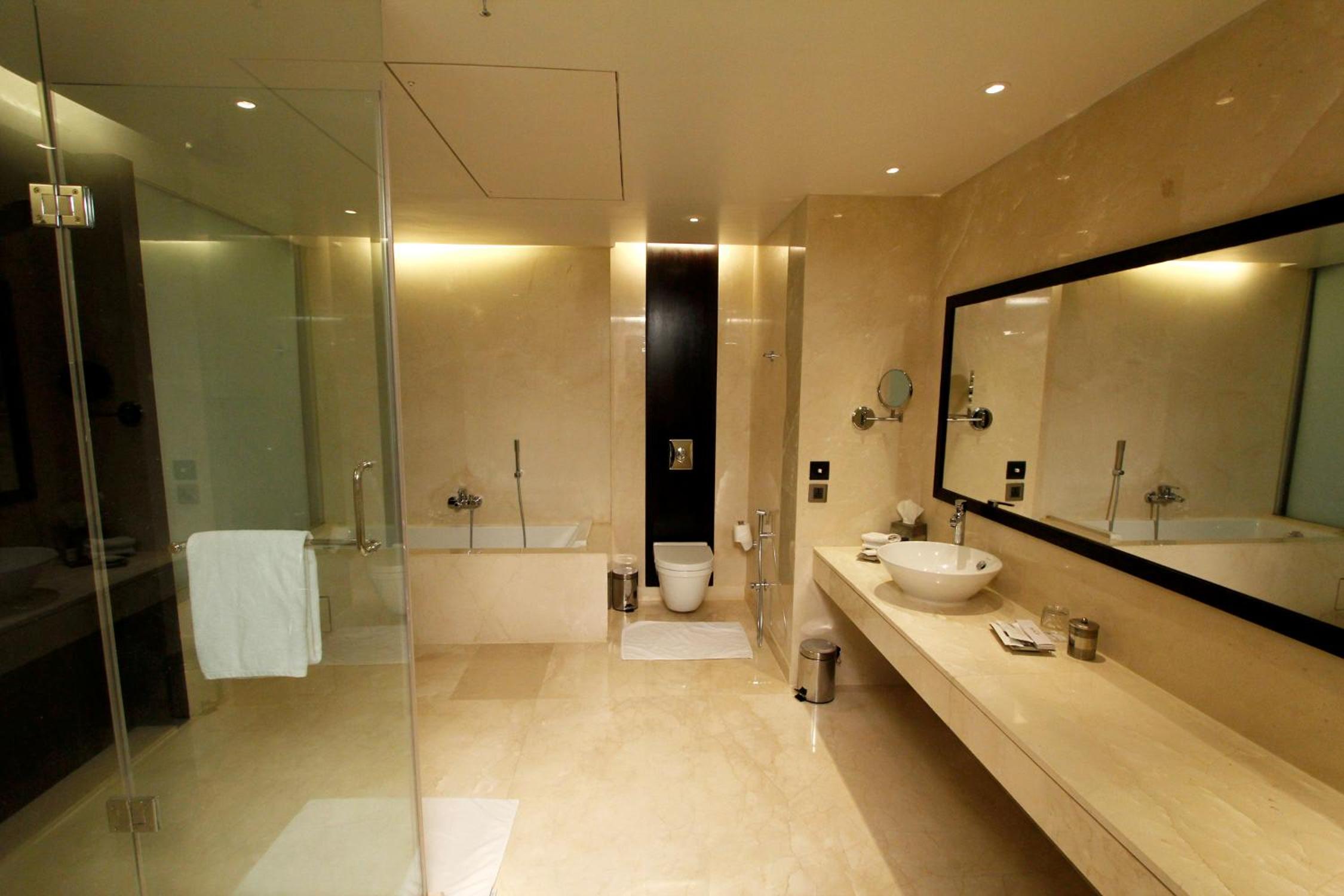 King Suite - Lounge Access - Photo 2