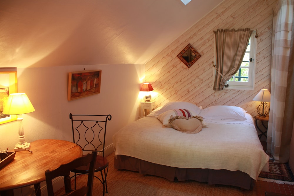 Standard Double Room, Non Smoking (Bonheur)