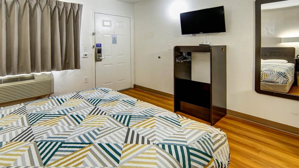 Standard Room, 1 Double Bed, Accessible, Non Smoking photo 1
