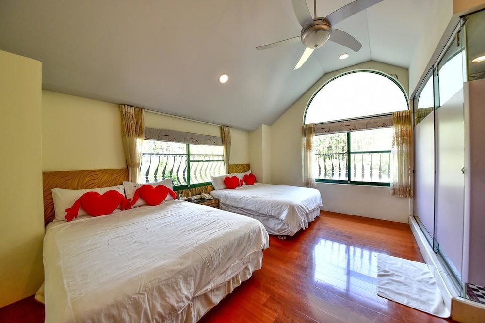 Family Quadruple Room photo 1