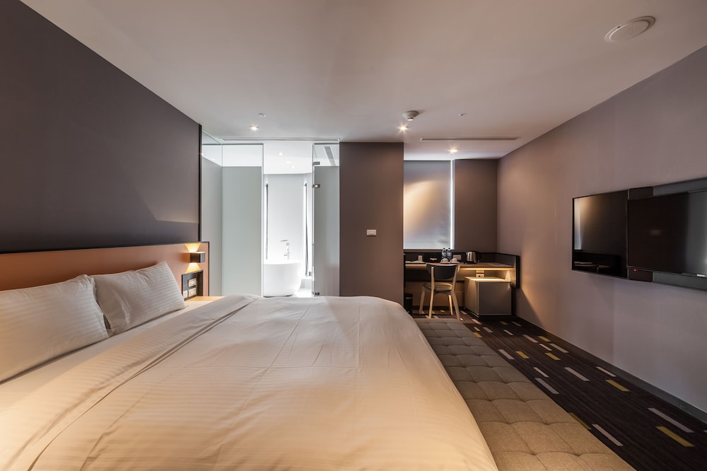 Superior Double Room, City View