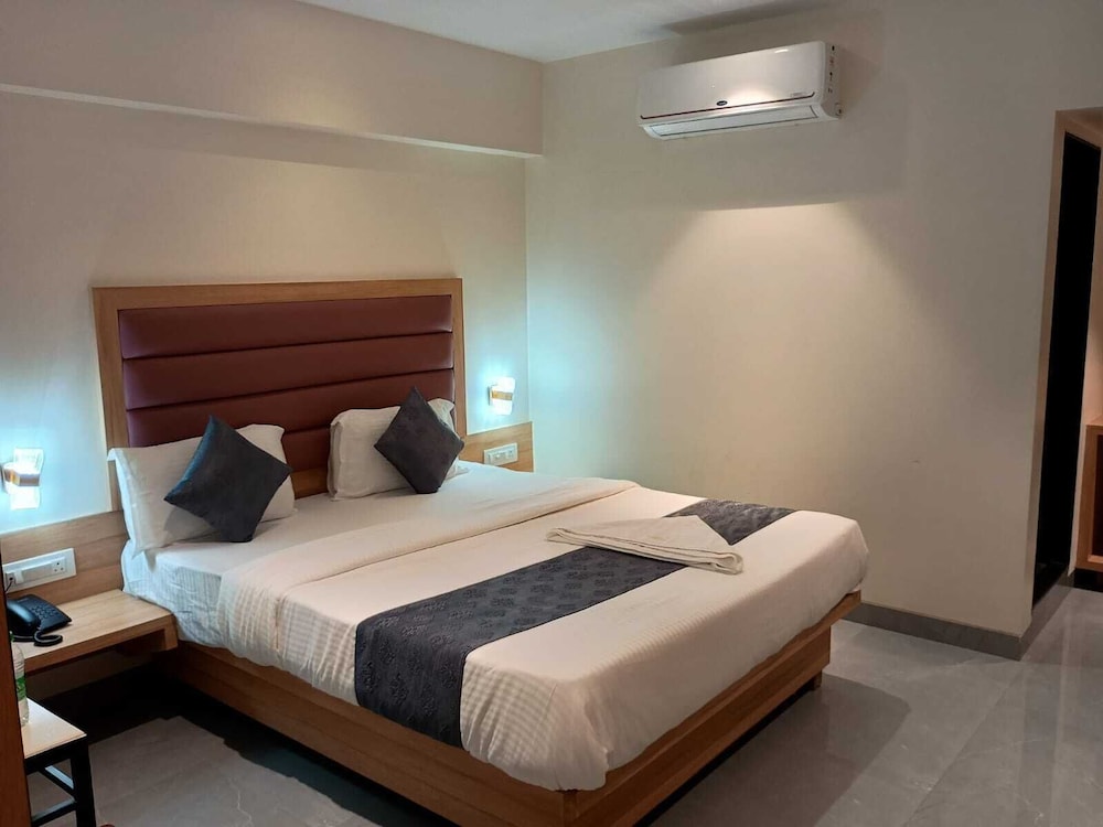Deluxe Double or Twin Room, Balcony, City View