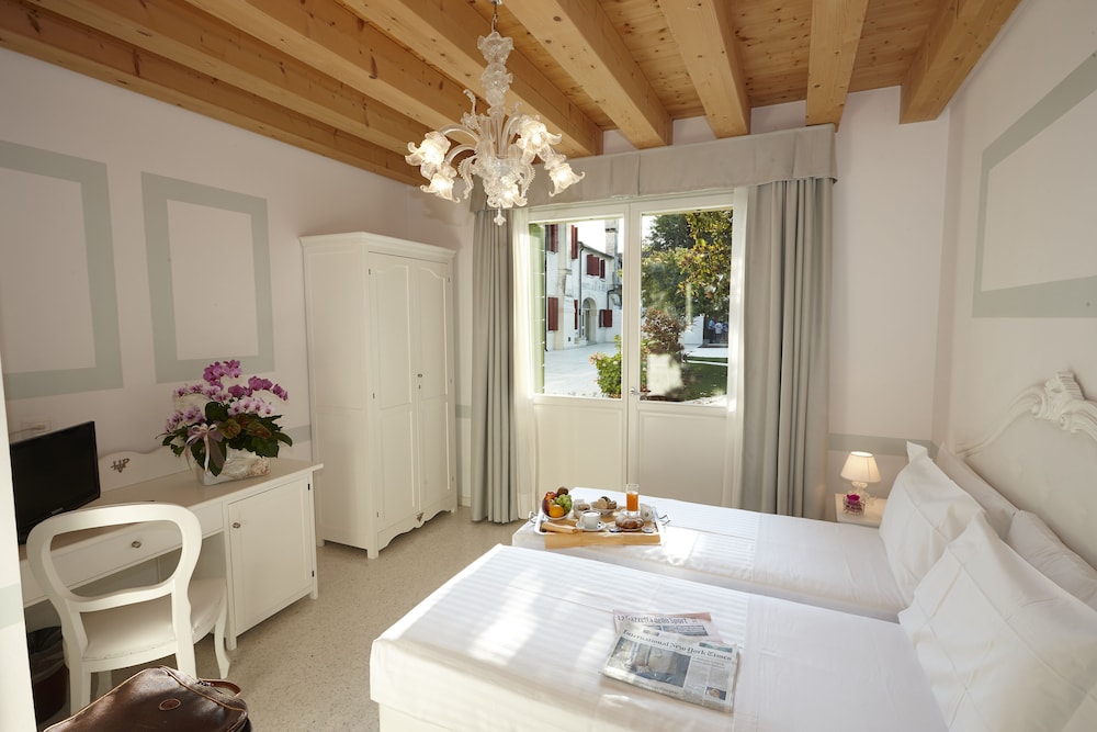 Superior Double Room, Garden View, Poolside (ground floor)