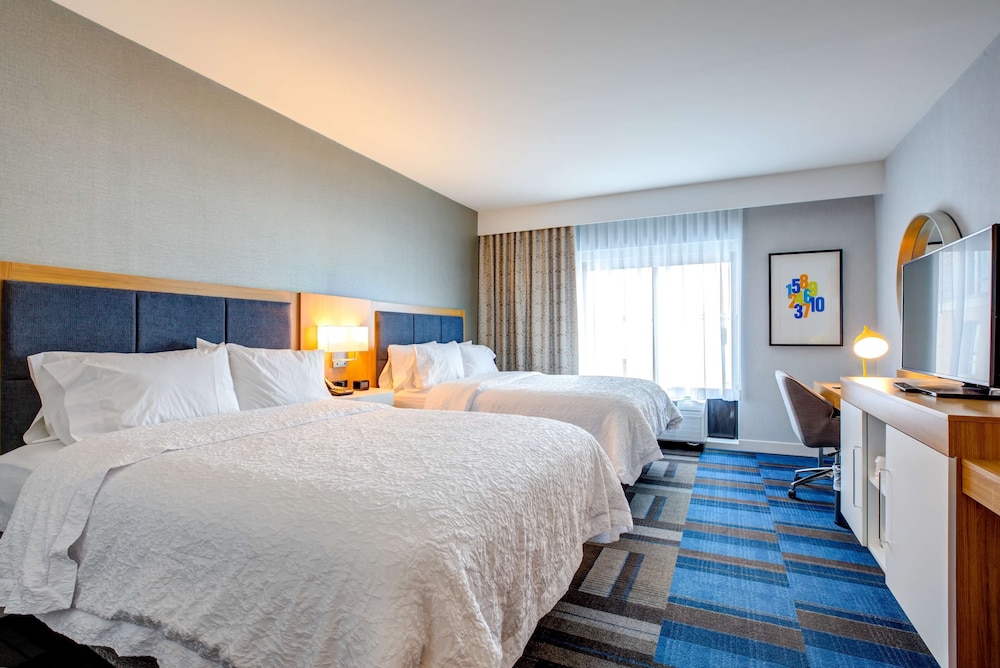 Room, 2 Queen Beds, Accessible, Bathtub photo 2