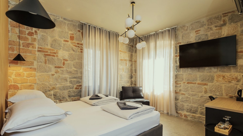 Deluxe Triple Room, Partial Sea View