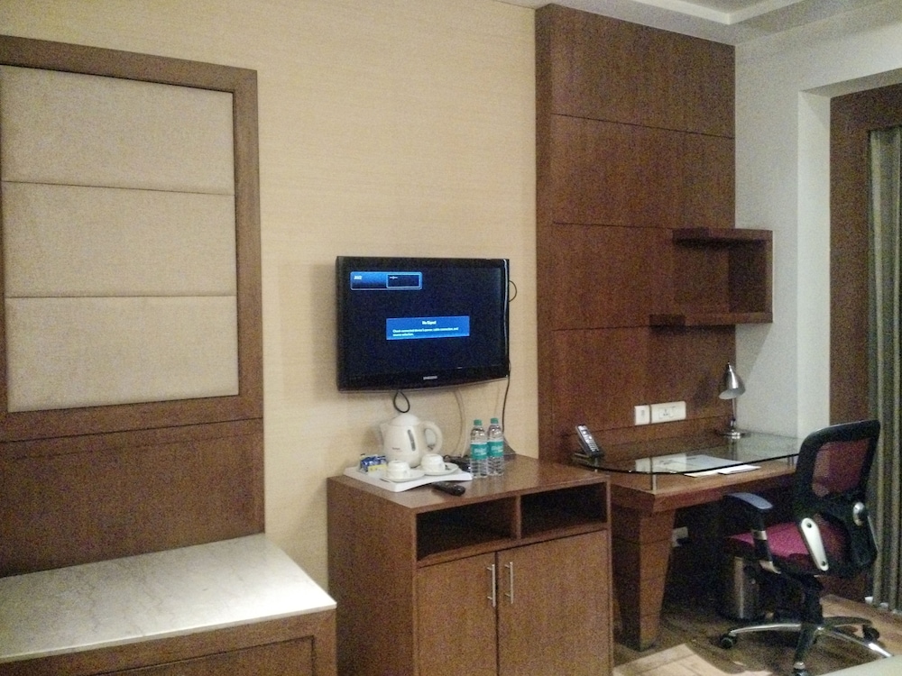 Basic Studio, City View, Corner photo 2