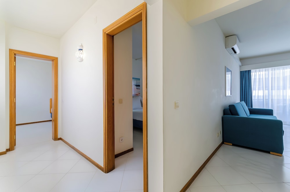 Apartment, 2 Bedrooms, Sea View (Front) photo 2
