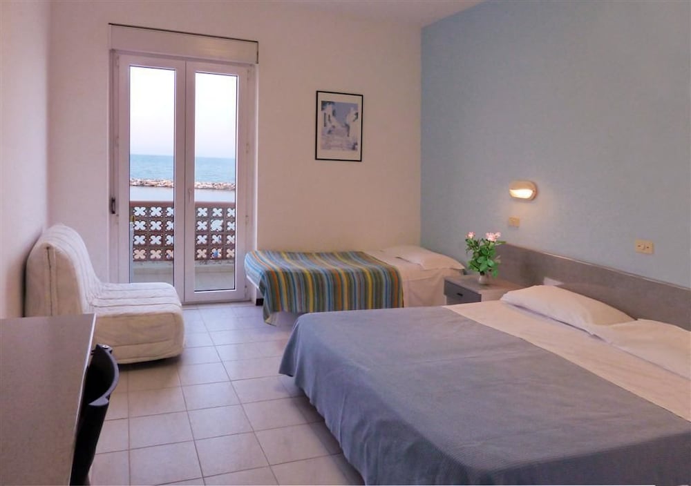 Quadruple Room - Photo 1