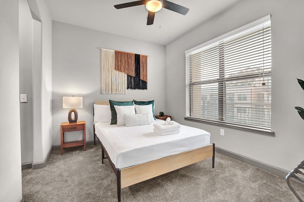 Ebony Ivory Midtown King Bed, Billede 27