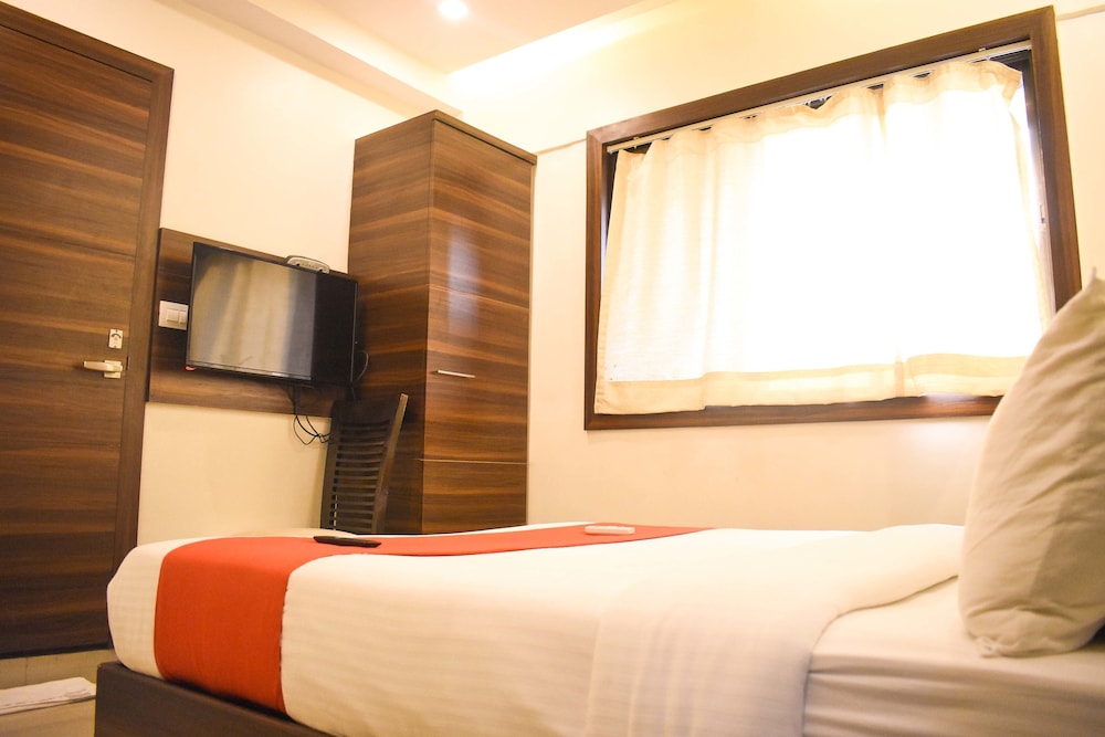 Deluxe Room - Photo 5