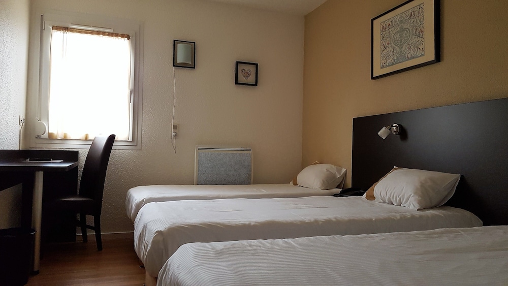 Standard Triple Room, 3 Twin Beds photo 1