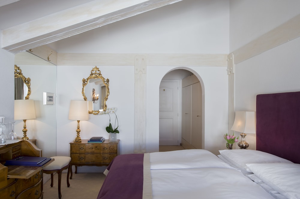 Suite, Fireplace photo 2