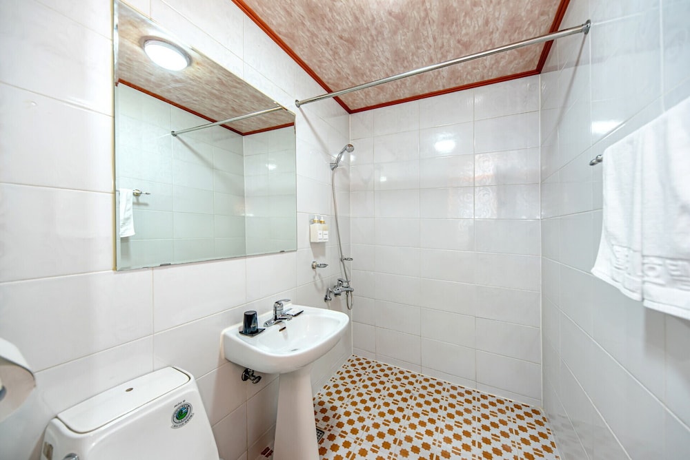 Double Single Room - Photo 12
