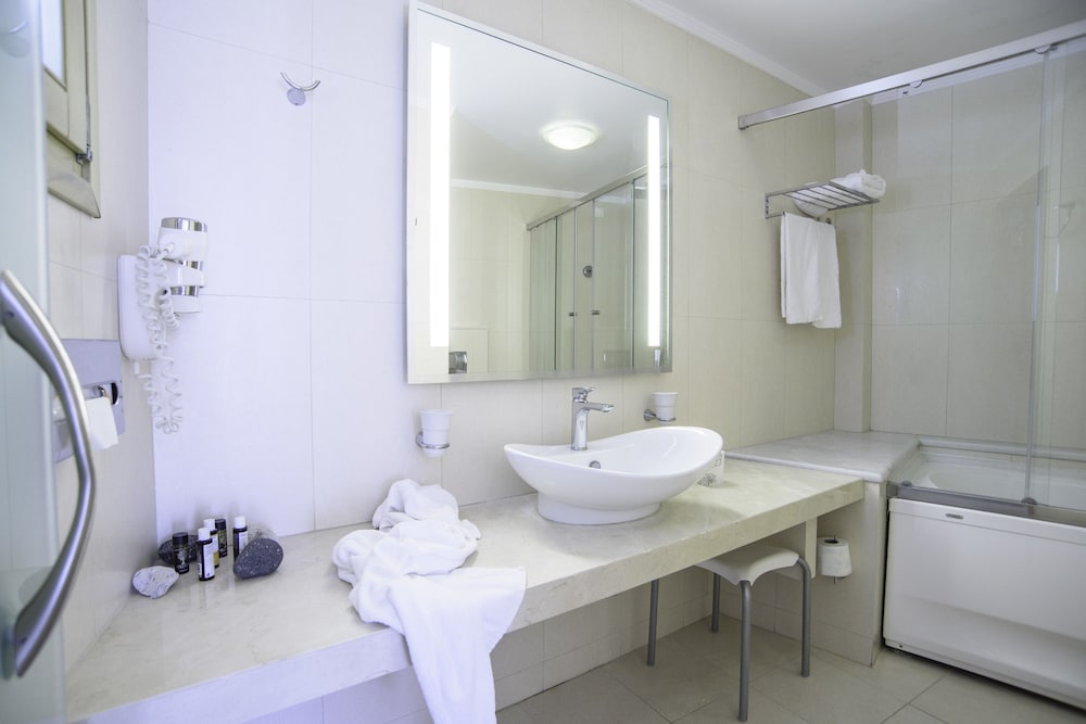 Deluxe Room, Jetted Tub (outdoor) - Photo 8