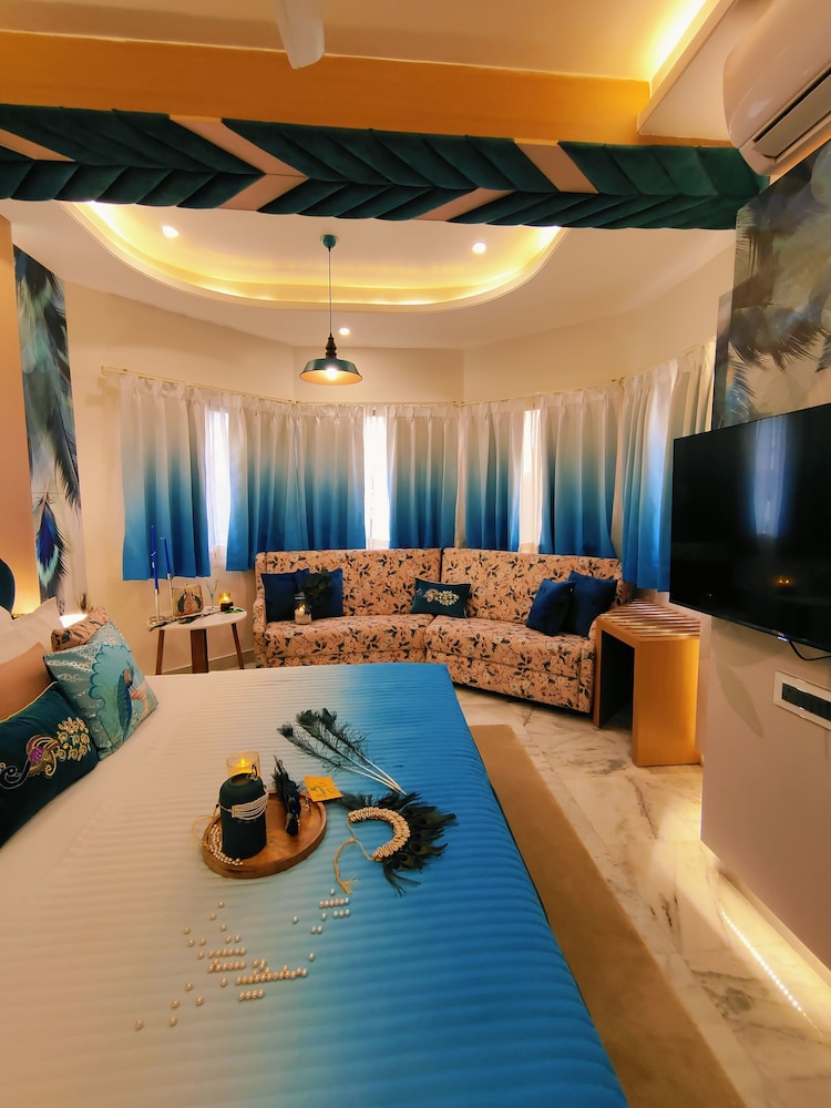 Peacock Theme designer Room with 240 degree City view and Beautiful peacock Bed & Sitout photo 2