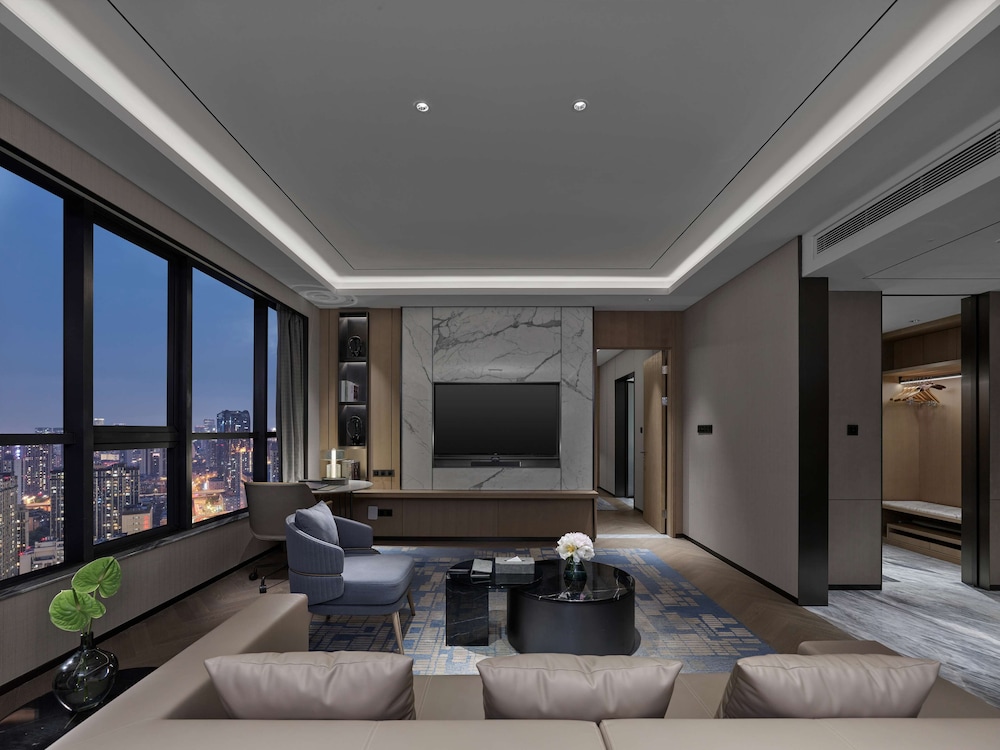 Premium Suite, 1 King Bed photo 1