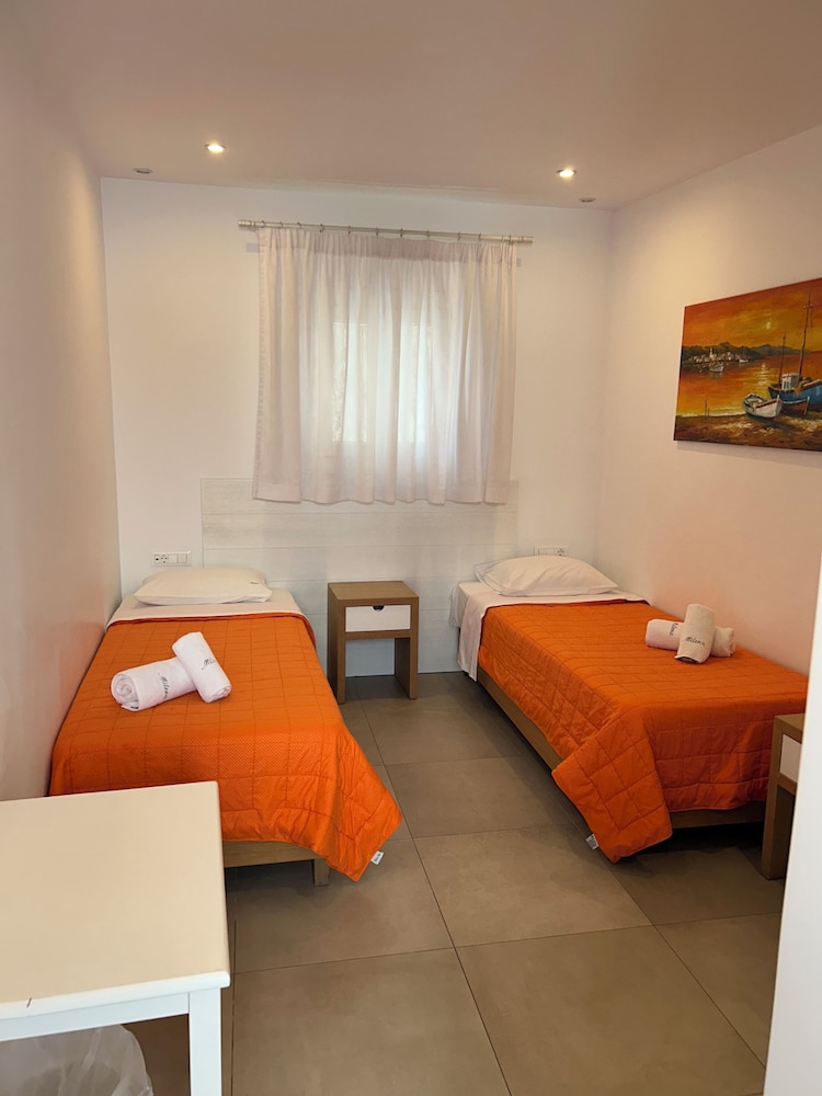 Basic Twin Room, 2 Twin Beds photo 1