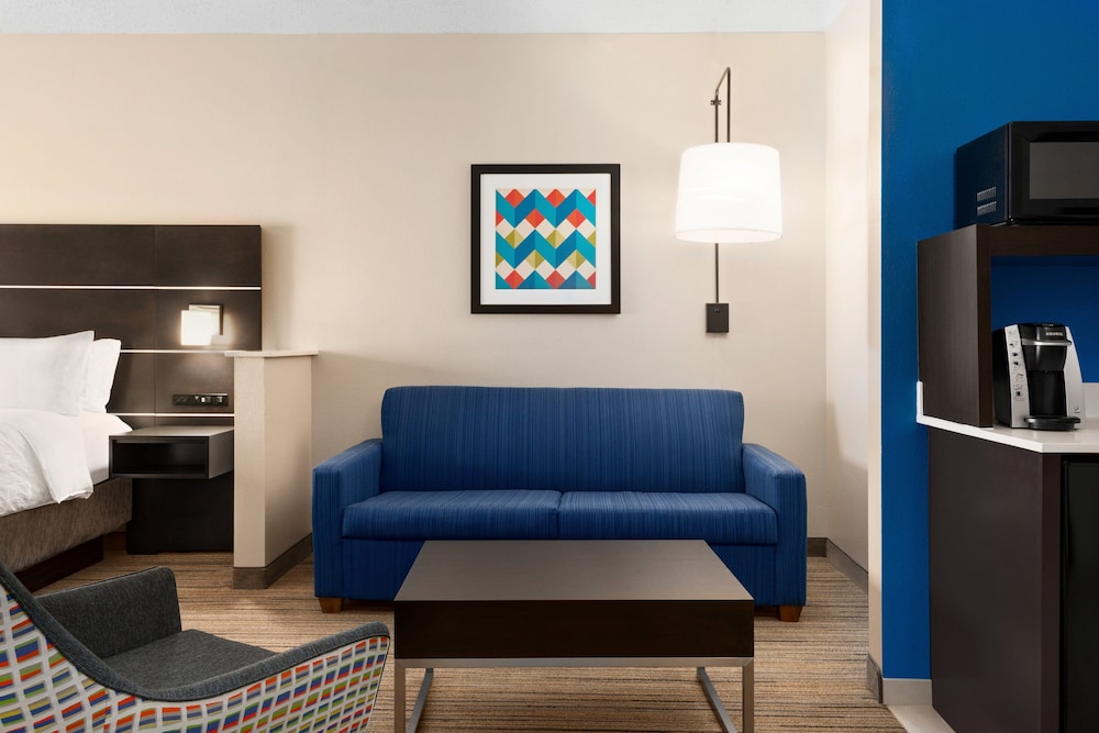 Suite, 1 Bedroom - Photo 7