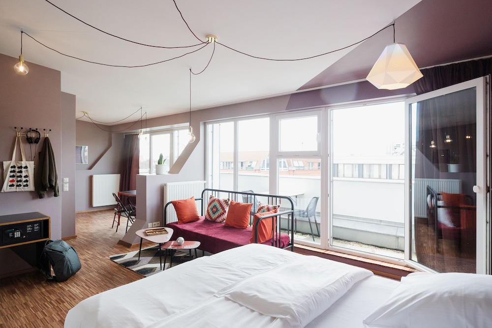 Studio Apartment, kitchen, private bathroom photo 1
