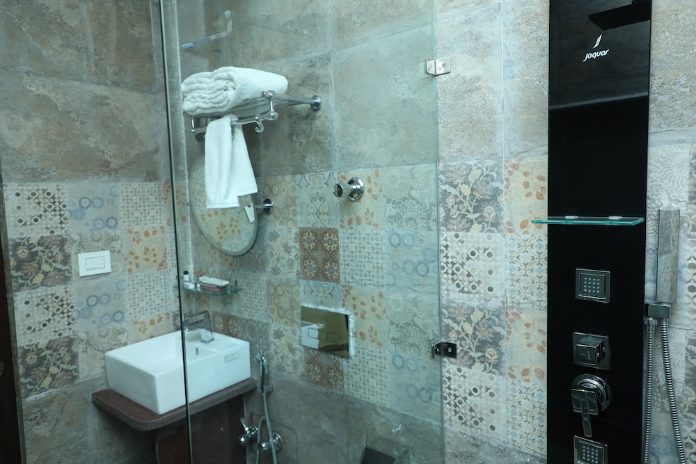 Deluxe Room - Photo 9