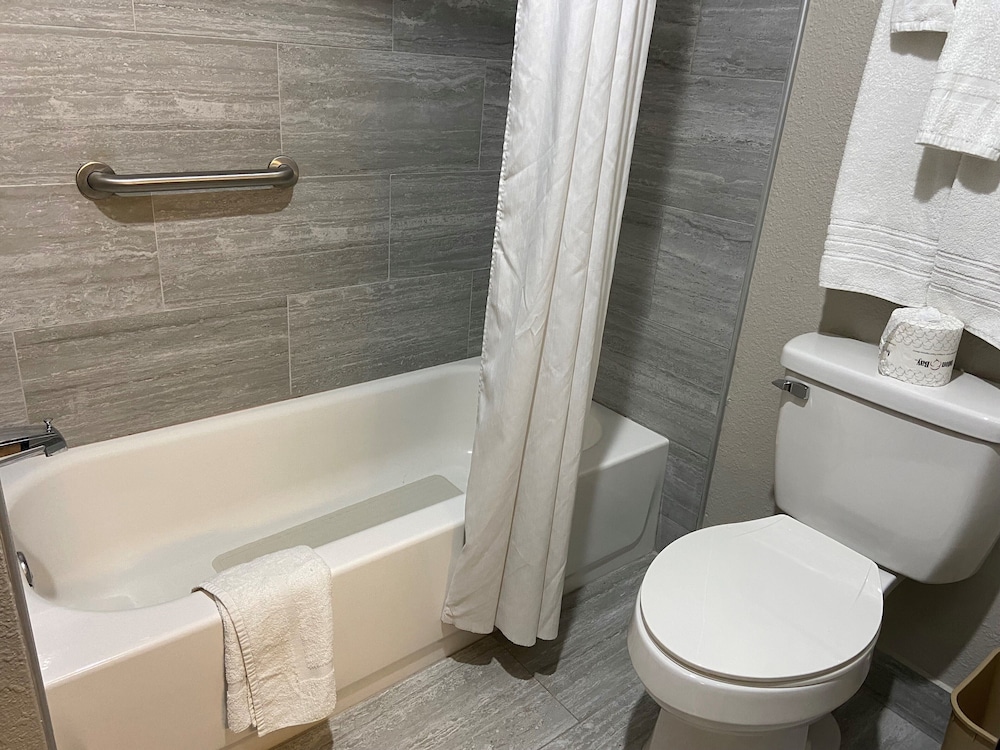 Suite, Multiple Beds, Non Smoking - Photo 3