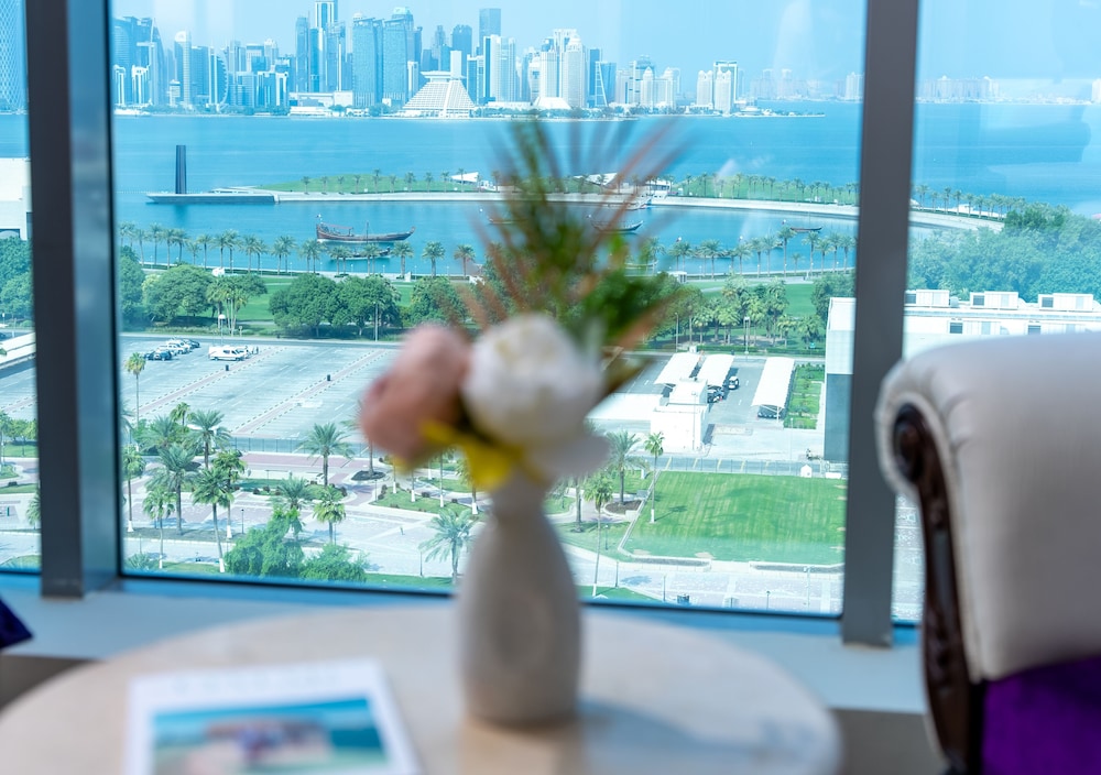 Panoramic Suite (Corniche view ) photo 2