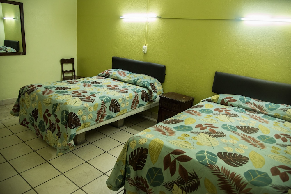 Room, 2 Double Beds photo 2