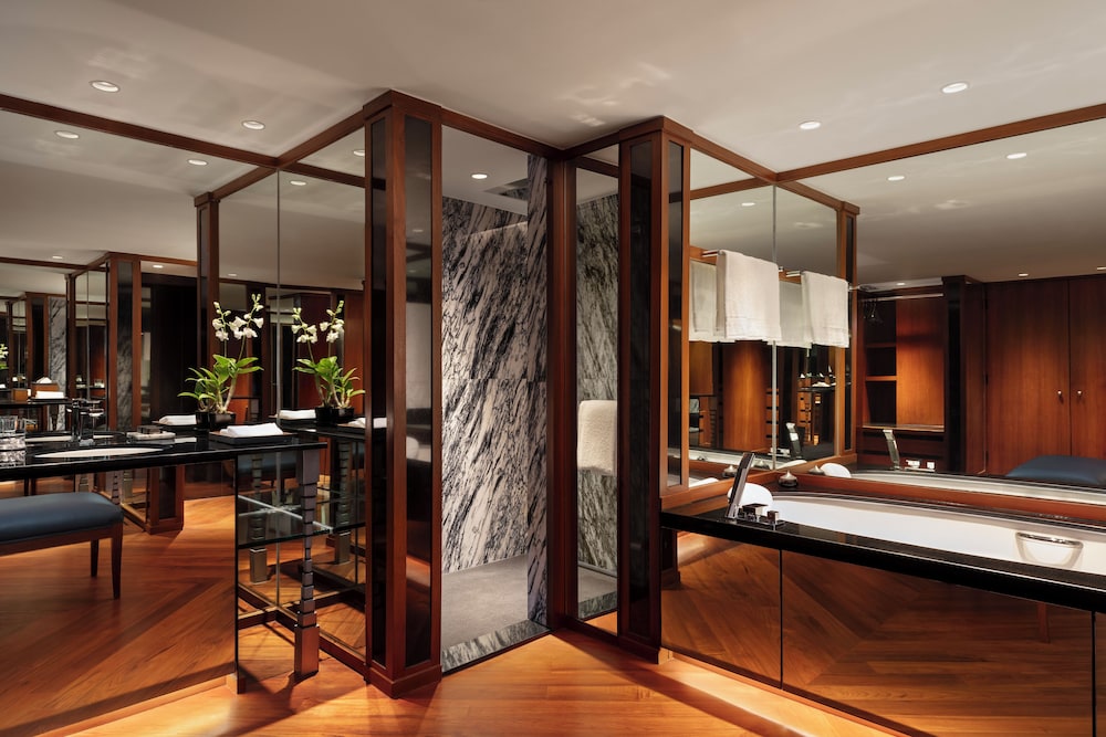 Executive Suite with Club benefit thumbnail 5