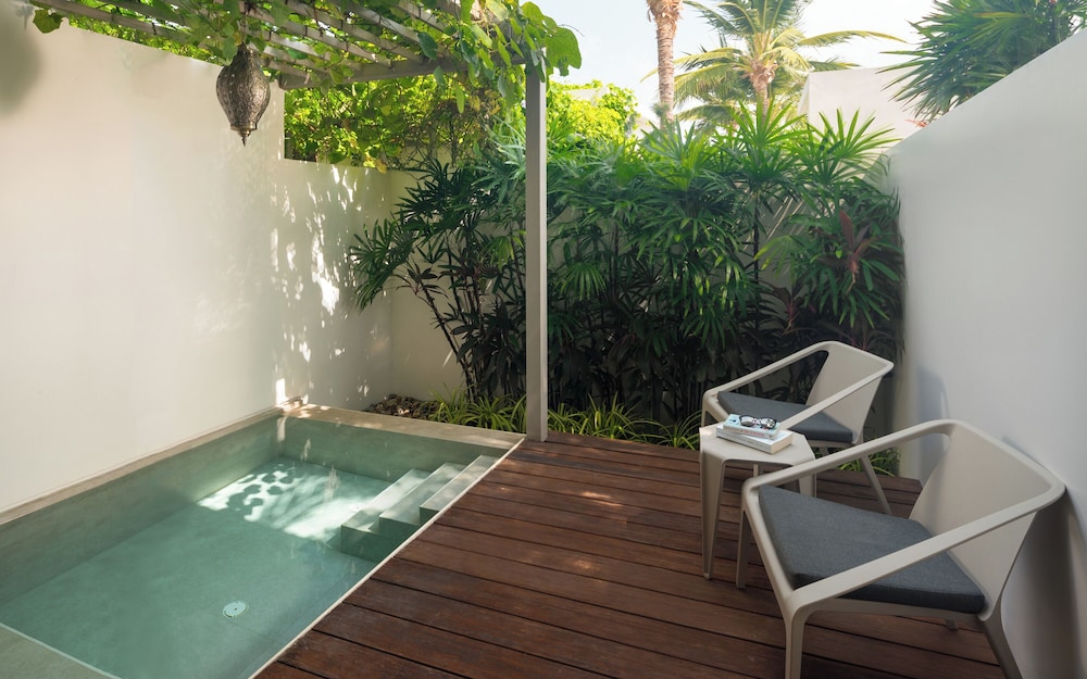Deluxe Spa Pool photo 3