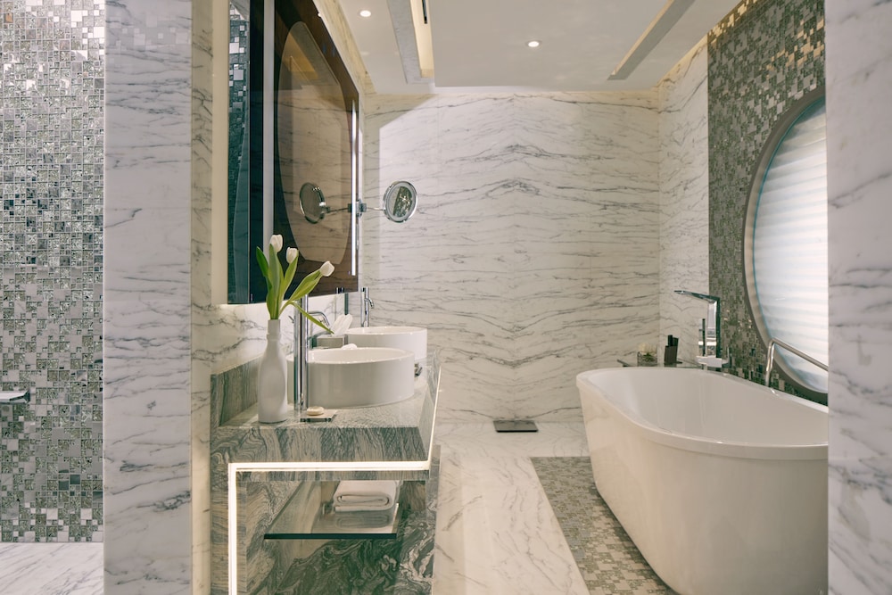 Royal M Suite photo 3