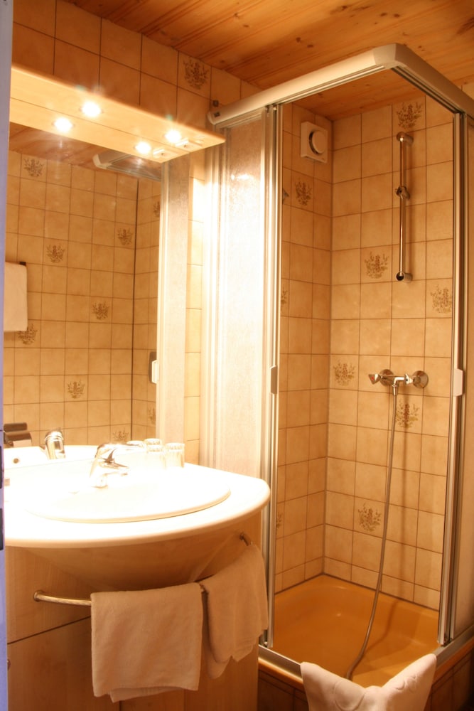 Economy Double Room photo 2