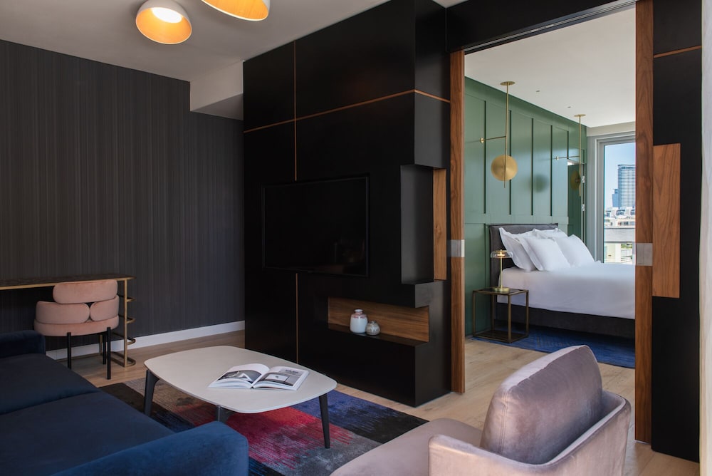 Executive Suite photo 2