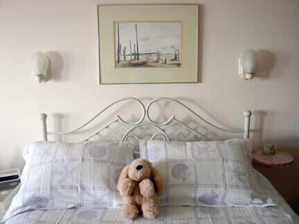 Deluxe Studio, 1 Queen Bed, Kitchenette, Ocean View photo 3