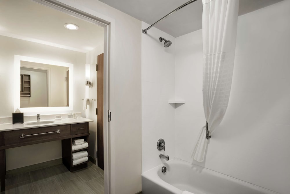 Suite, 1 Bedroom, Accessible, Bathtub - Photo 6