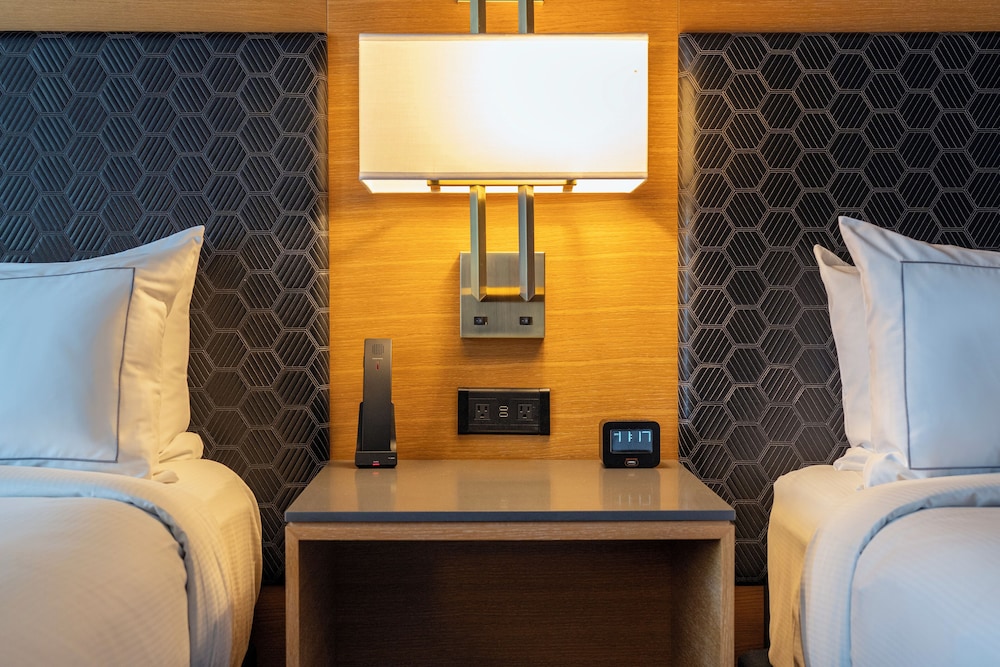 Room, 2 Queen Beds, Accessible (Roll-In Shower) photo 2