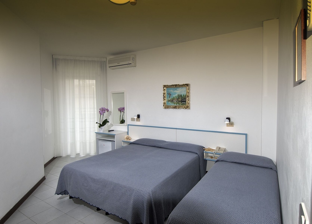 Standard Triple Room, Sea View photo 2