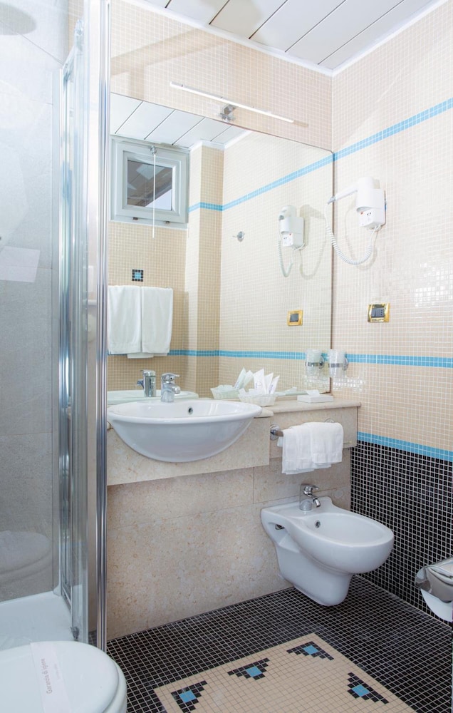 Double Room, Partial Sea View - Photo 5