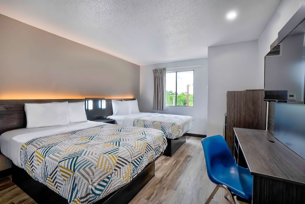 Standard Room, 2 Double Beds, Non Smoking photo 2