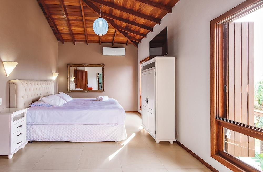 Premium Bungalow, Jetted Tub, Mountain View photo 1