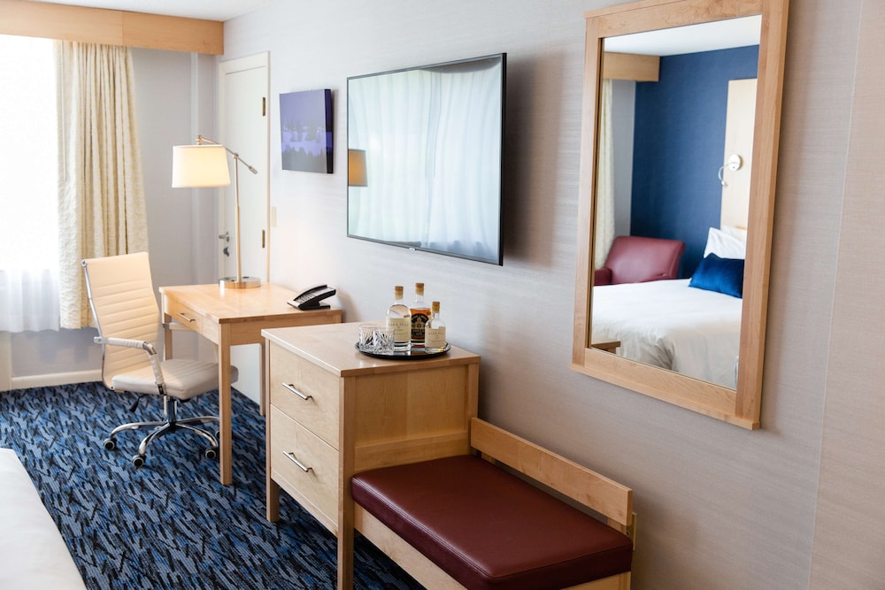 Deluxe Room, 1 Queen Bed, Accessible (Roll-In Shower) photo 1