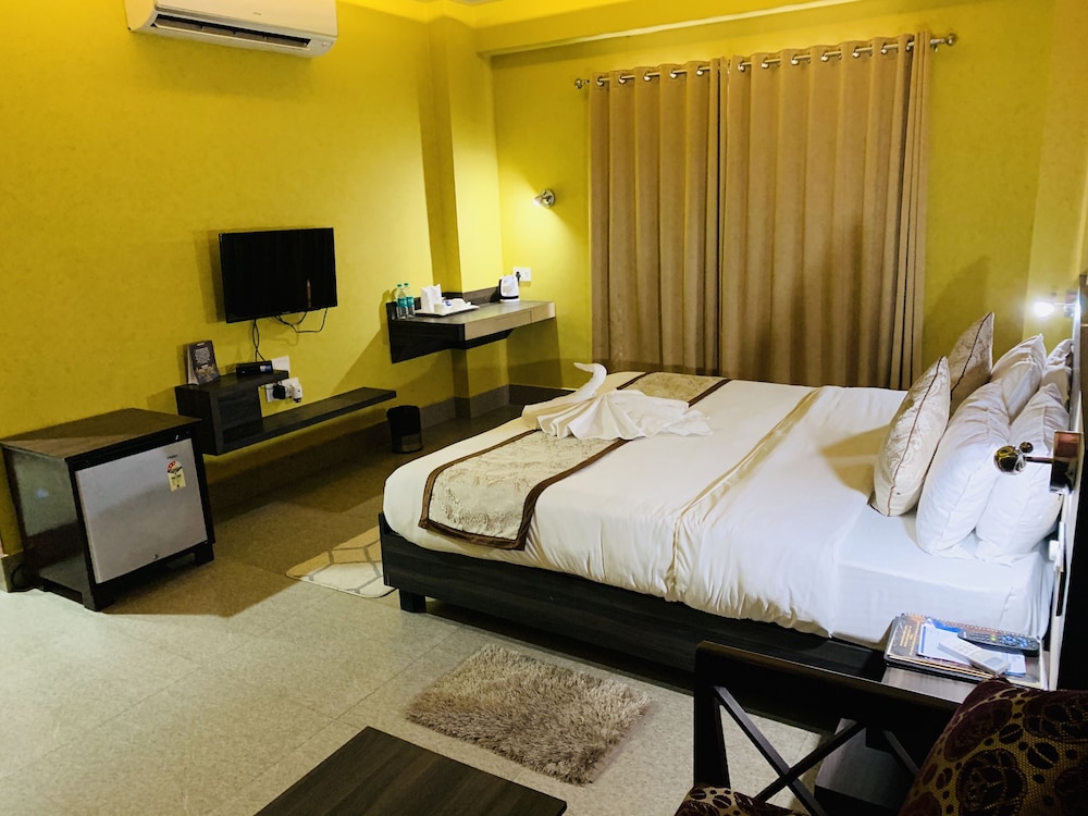 City Suite, 1 King Bed, City View photo 3