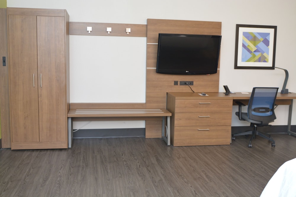 Suite, 1 Twin Bed, Accessible (Mobility) - Photo 4