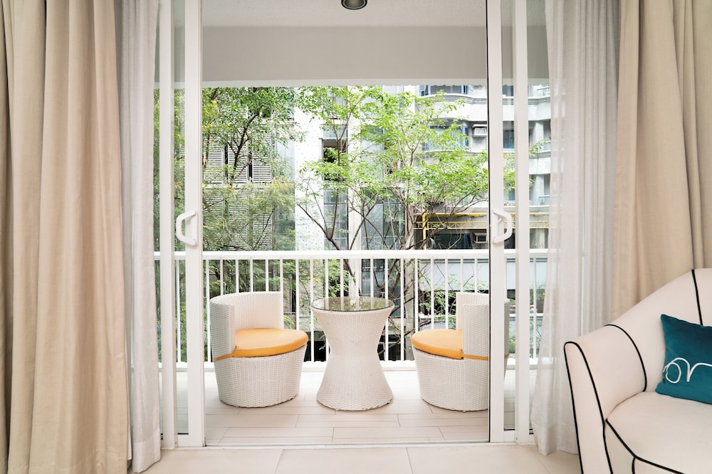 Barcelona Suite (With Tub) - Photo 10