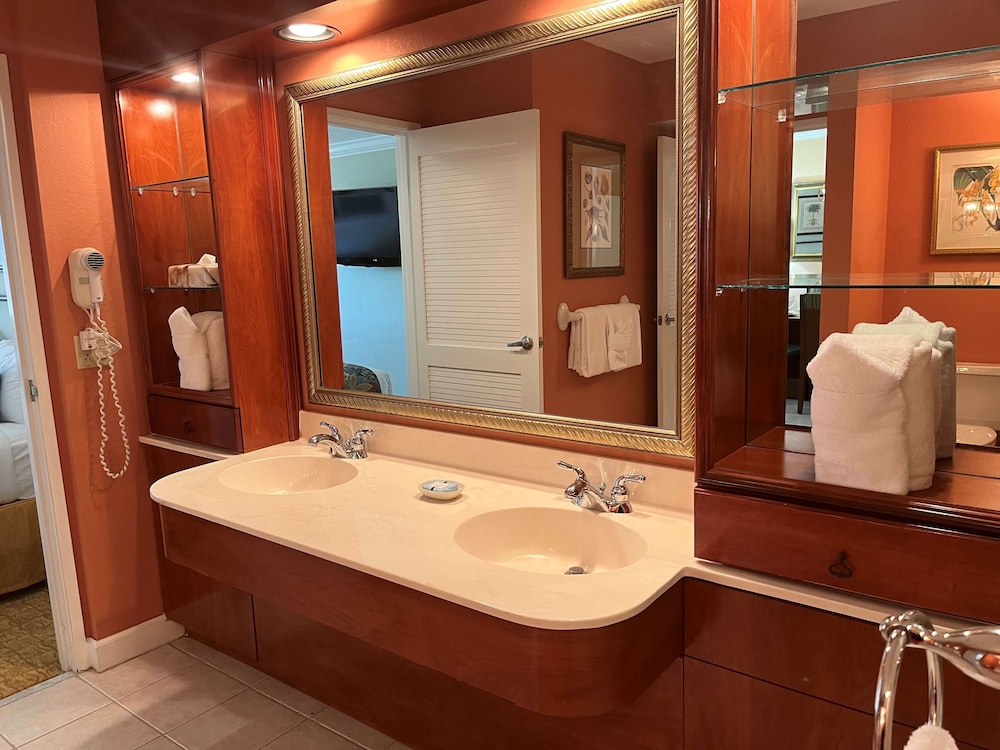 Suite, 1 King Bed, Kitchen, Ocean View (Living Room;Queen Sofabed) - Photo 2