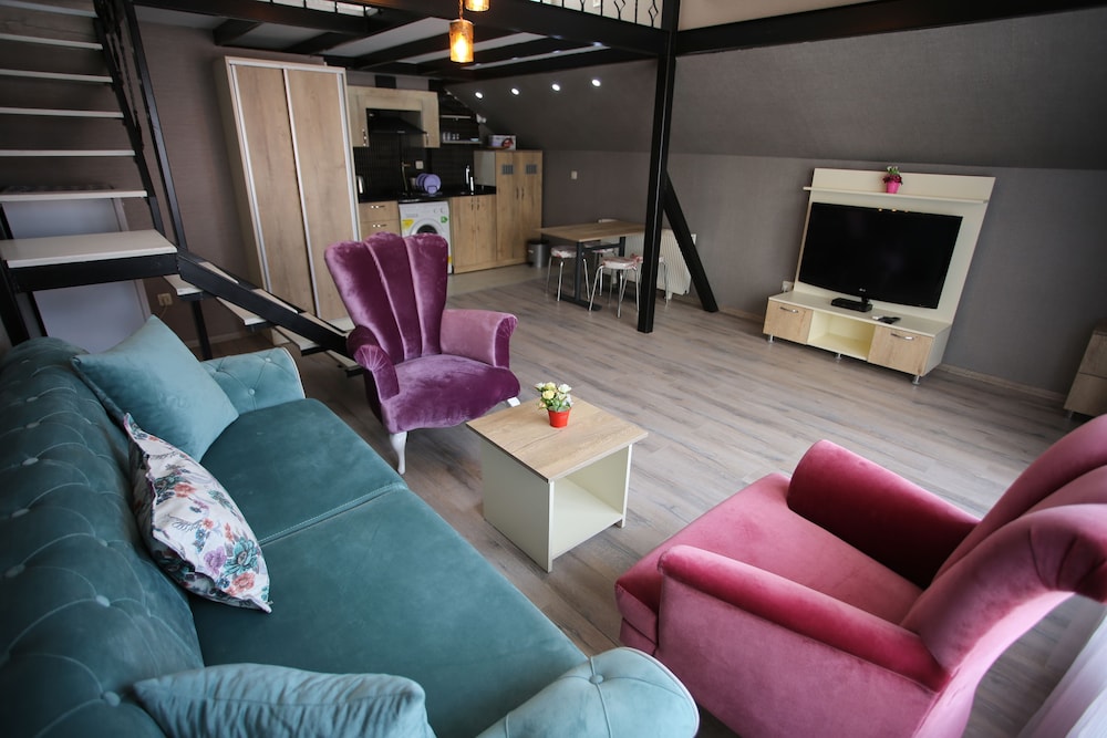 City Loft, 2 Queen Beds photo 1