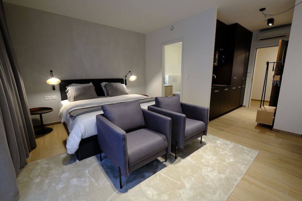 Deluxe Studio Suite