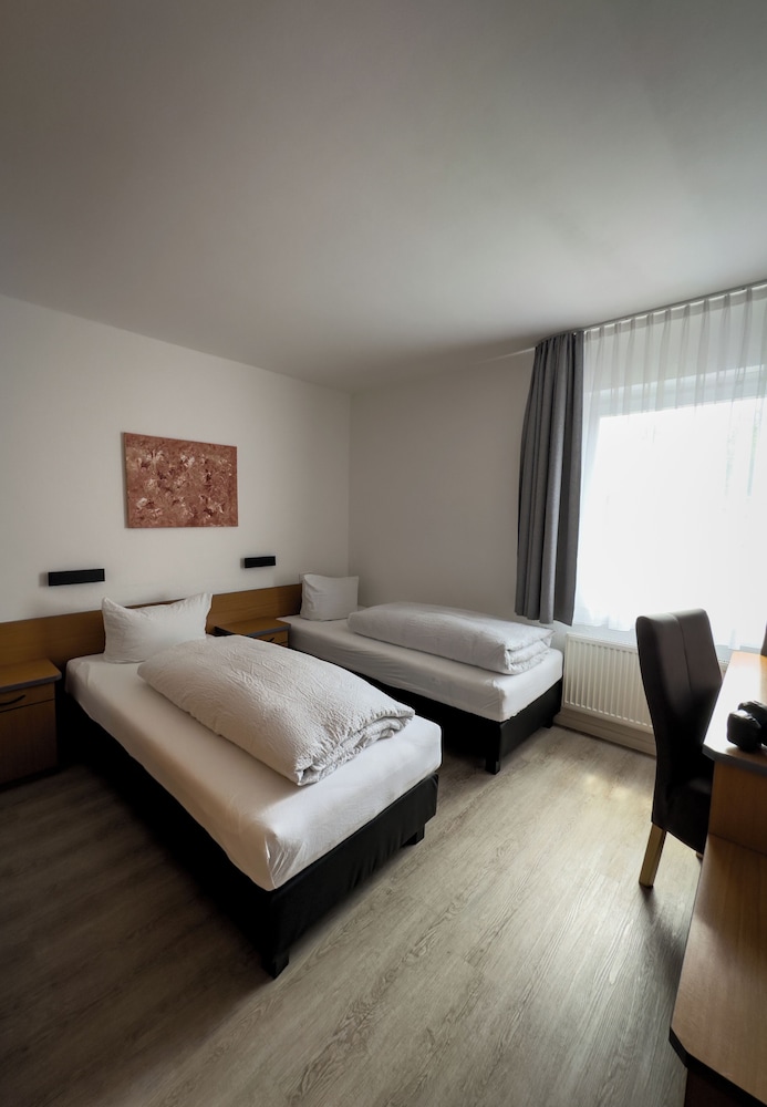 Basic Double Room photo 3